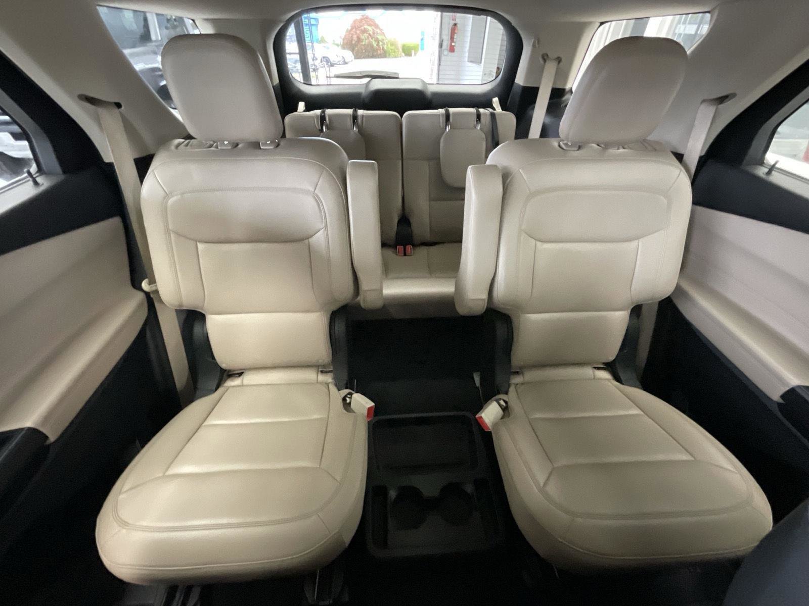 Used 2020 Ford Explorer XLT w/ Equipment Group 202A image 27