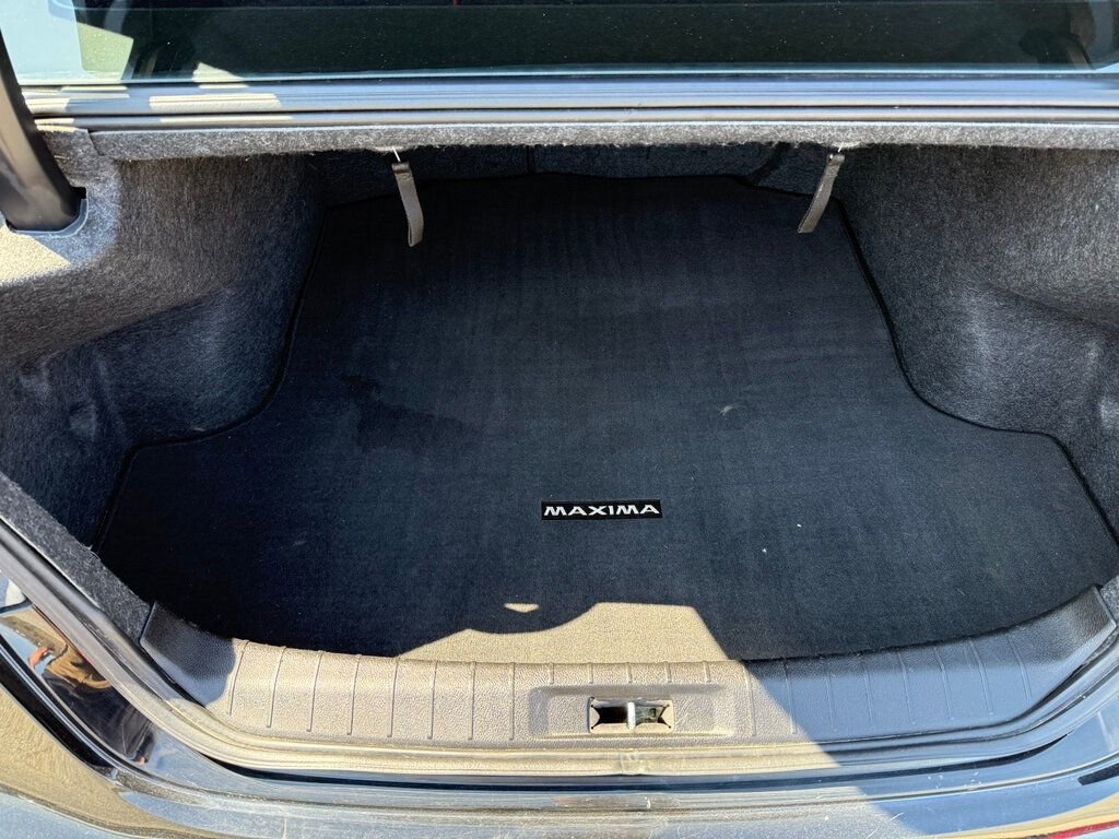 Used 2017 Nissan Maxima SR w/ Midnight Edition image 15