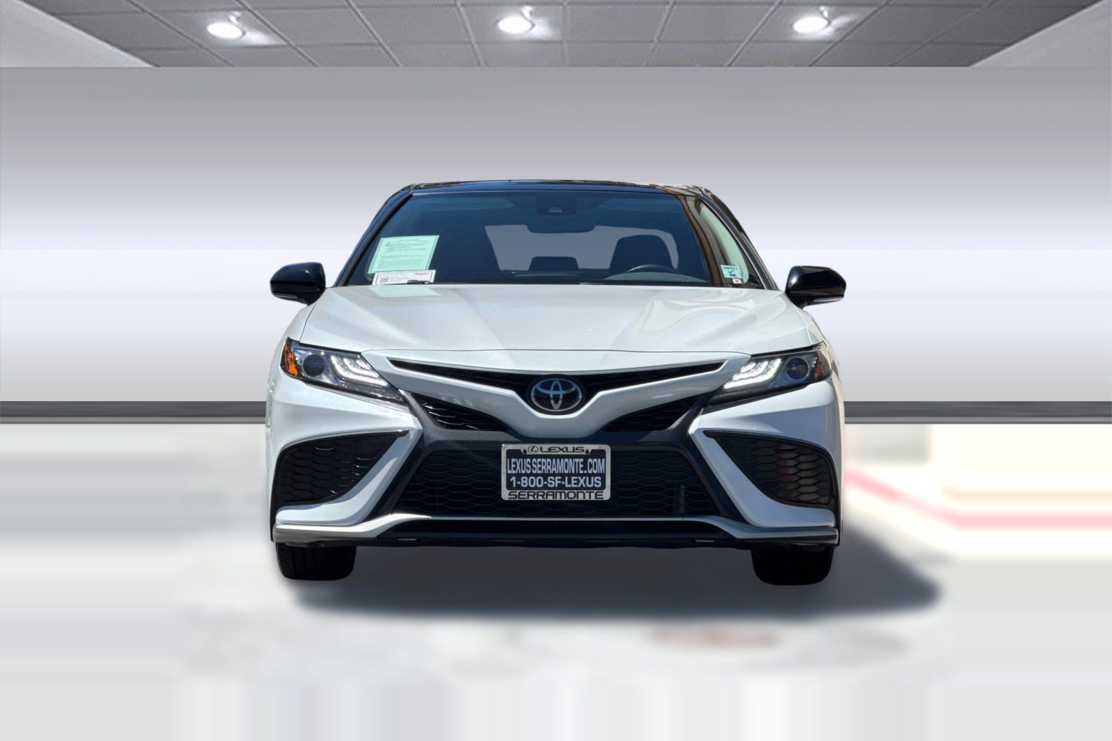 Used 2023 Toyota Camry XSE FWD image 5