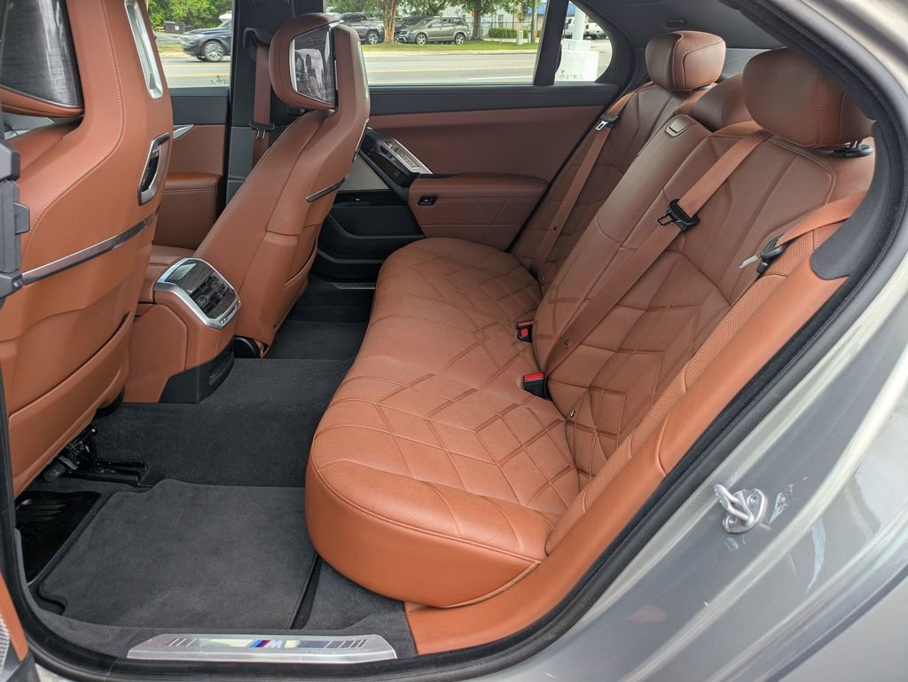 Used 2023 BMW 740i RWD image 21