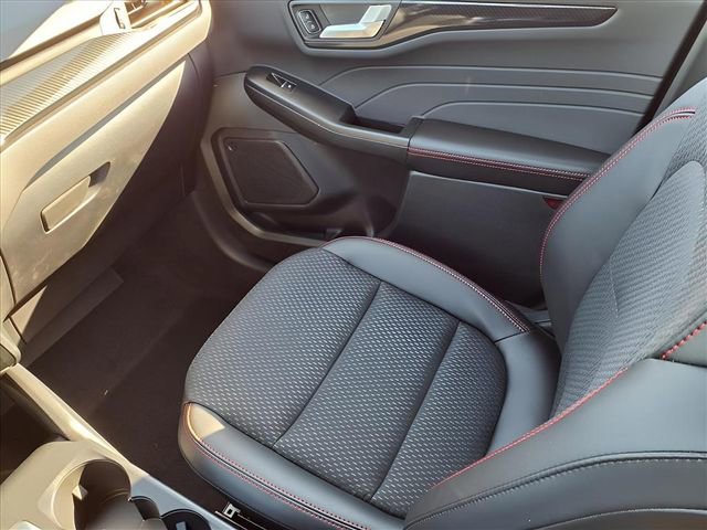 Used 2026 Ford Escape ST-Line w/ Tech Pack #1 AWD/4WD image 8