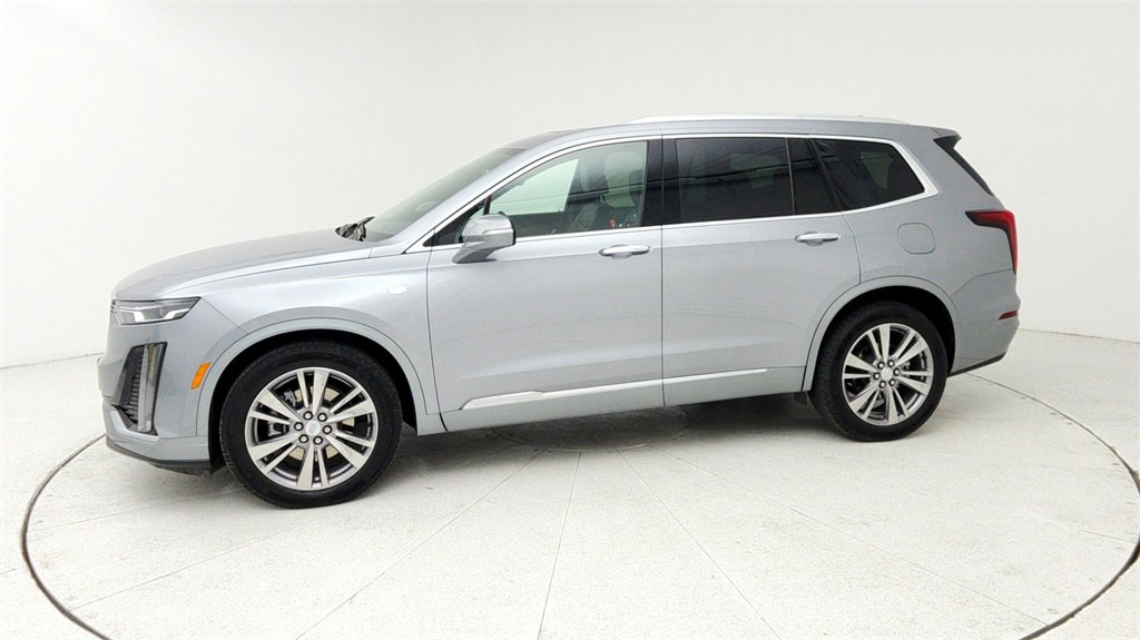 Used 2025 Cadillac XT6 Premium Luxury image 2