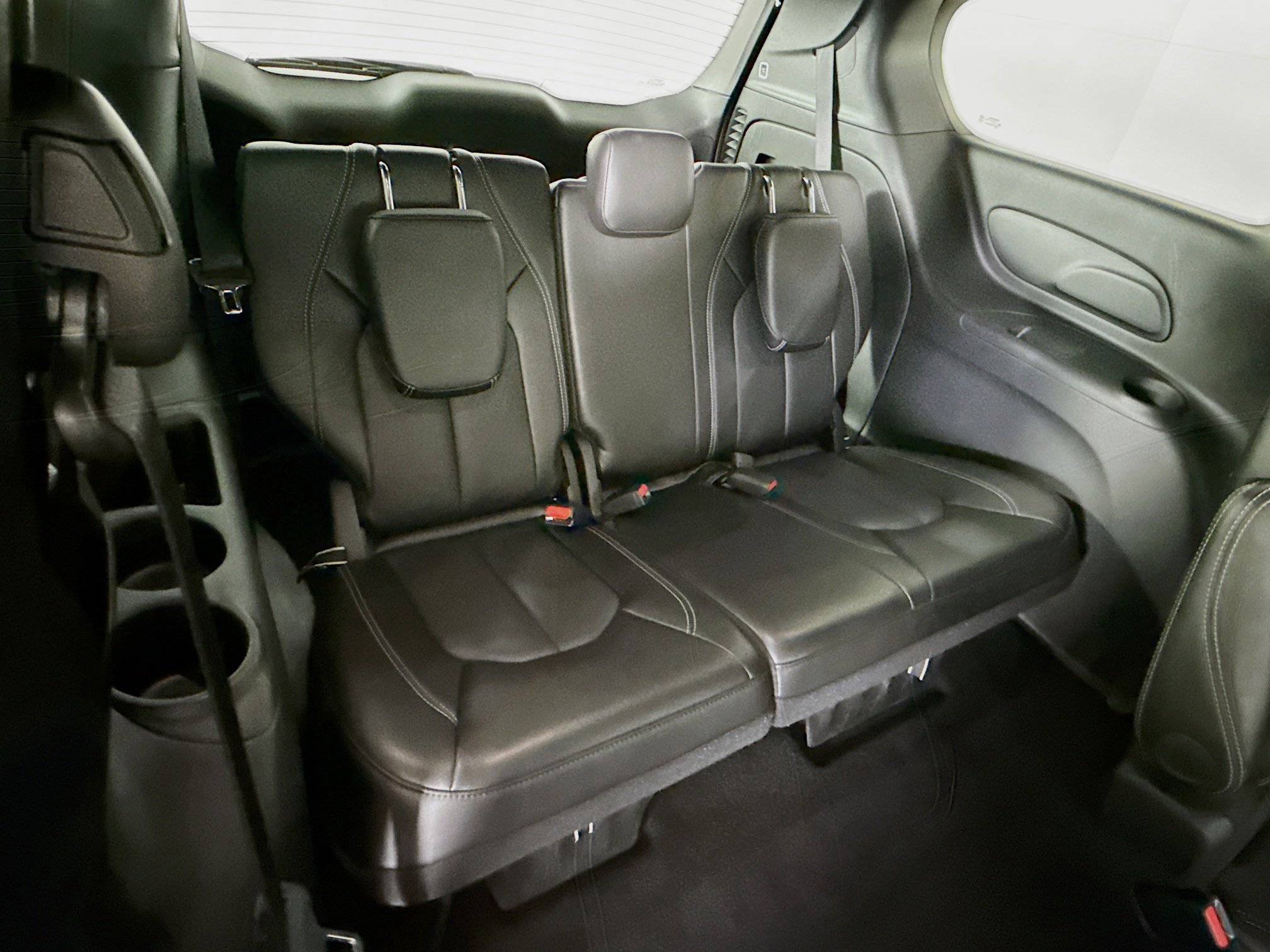 Used 2025 Chrysler Pacifica Select image 34