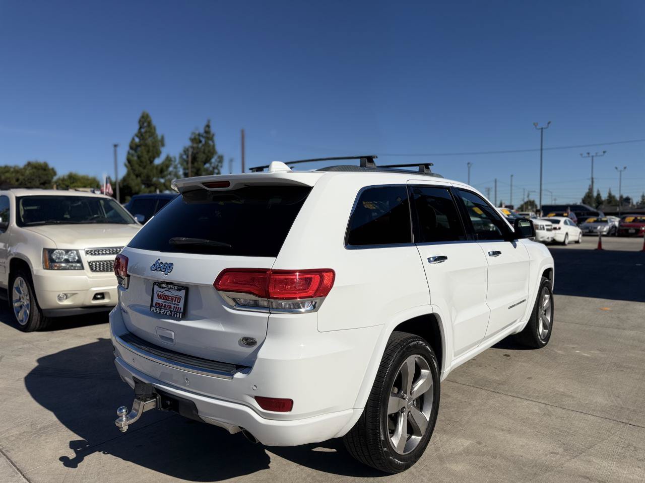 Used 2014 Jeep Grand Cherokee Overland AWD/4WD image 3