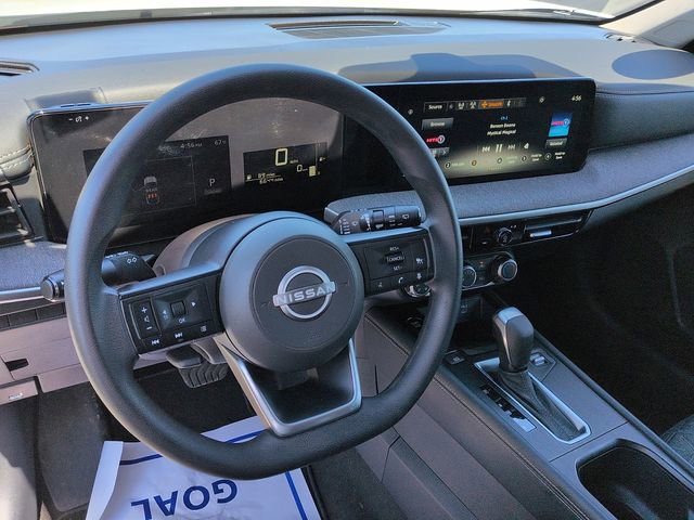 Used 2025 Nissan Kicks SV AWD/4WD image 13