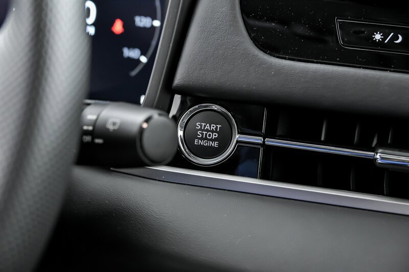 New 2025 Mitsubishi Outlander SE image 19