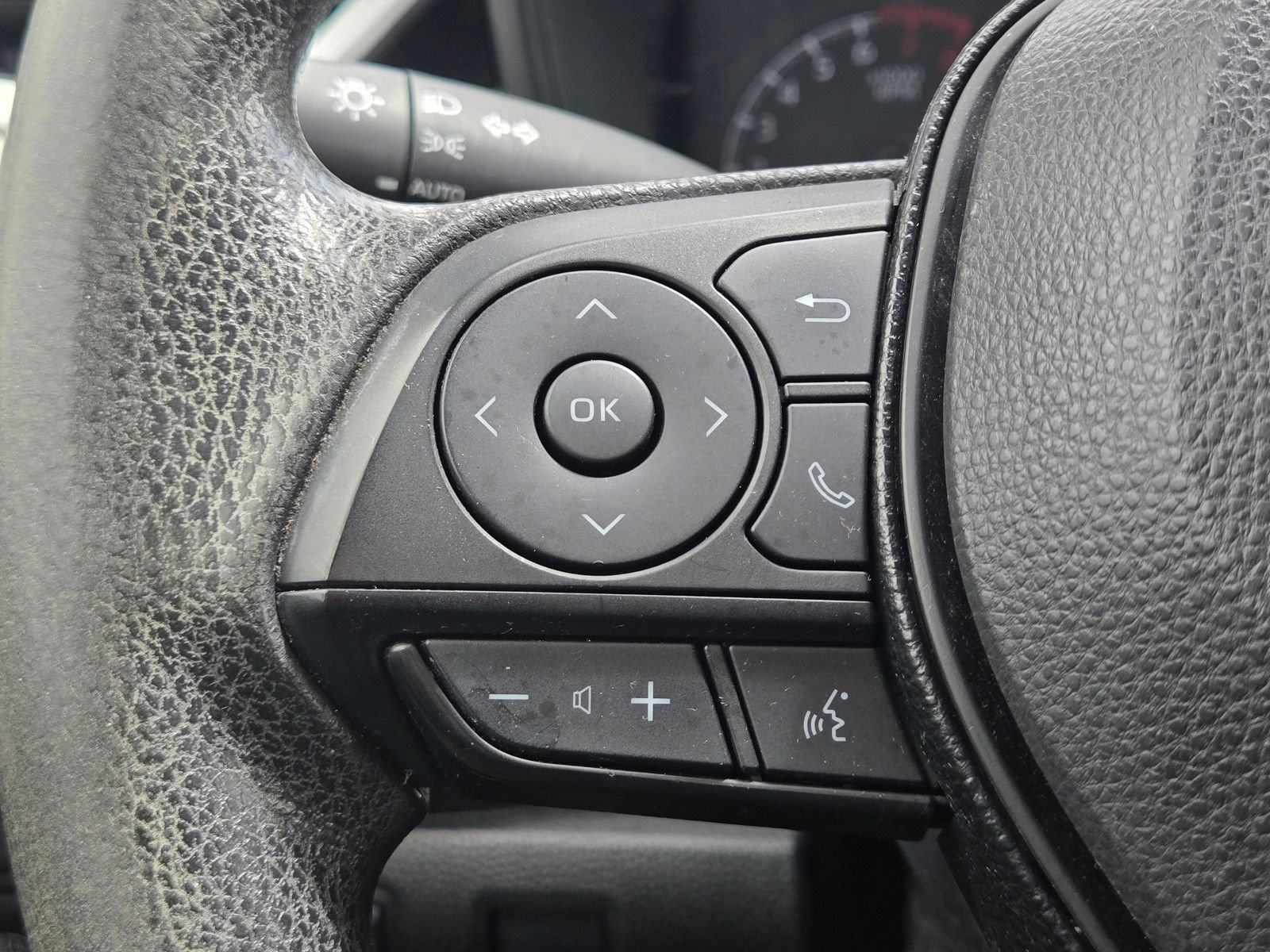 Used 2020 Toyota Corolla LE w/ Carpet Mat Package (TMS) FWD image 26