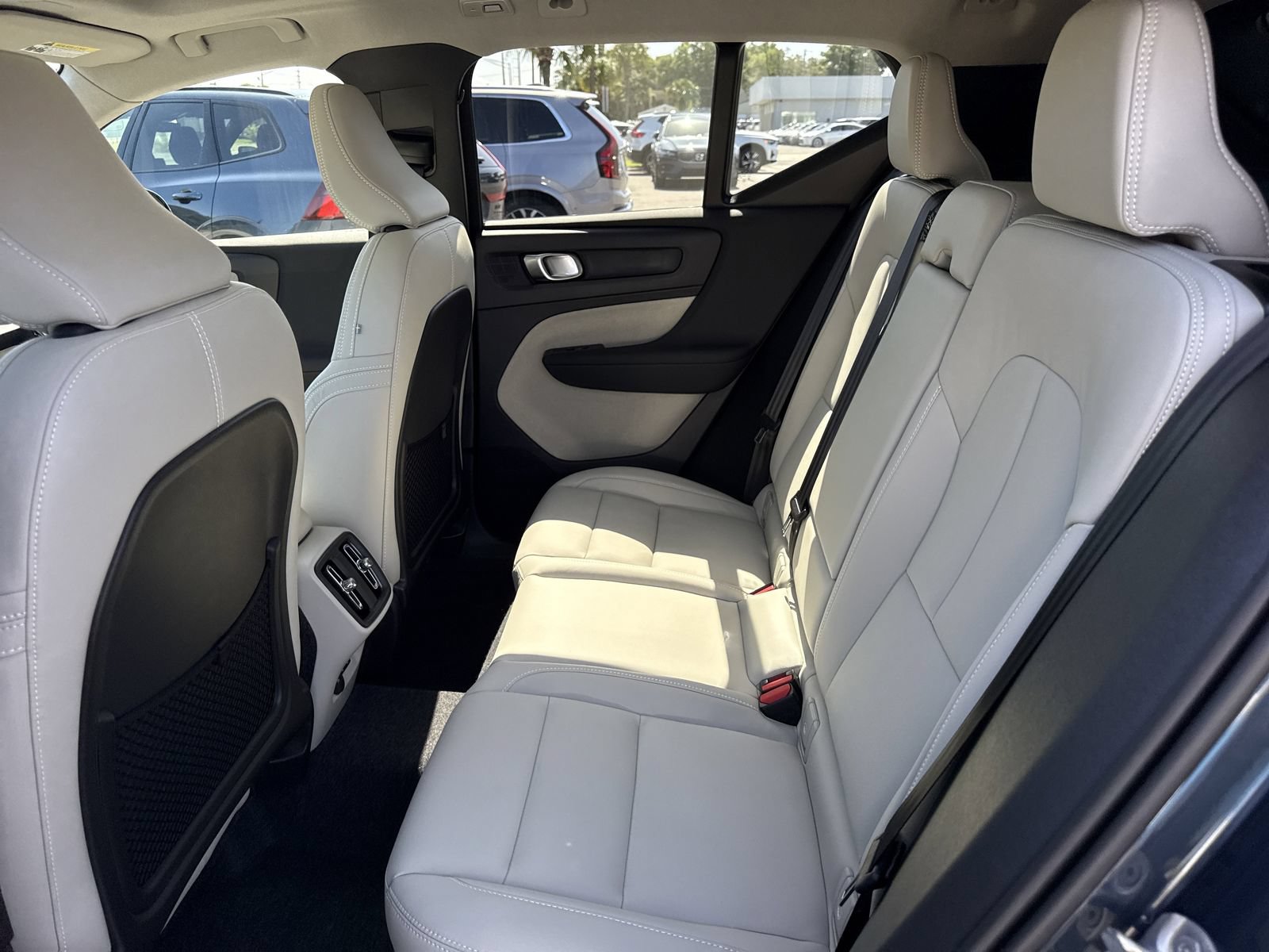 New 2026 Volvo XC40 B5 Ultra w/ Climate Package AWD/4WD image 13