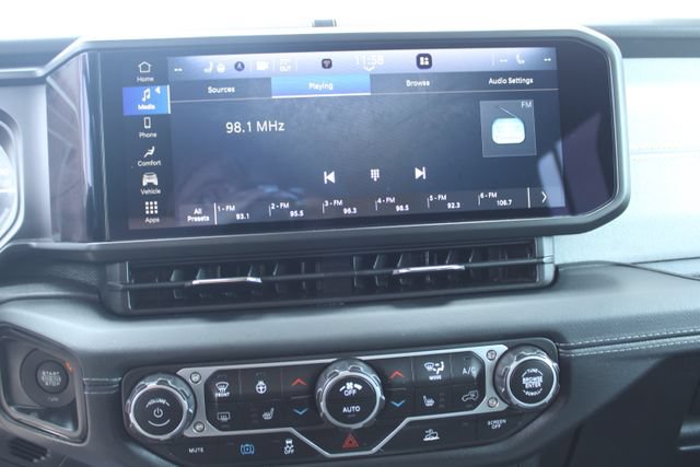 Used 2024 Jeep Wrangler Unlimited Sahara AWD/4WD image 15