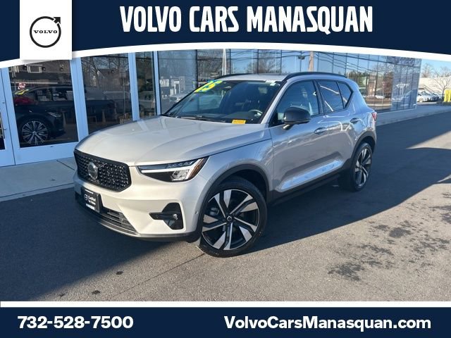 Certified 2025 Volvo XC40 B5 Plus AWD/4WD image 1