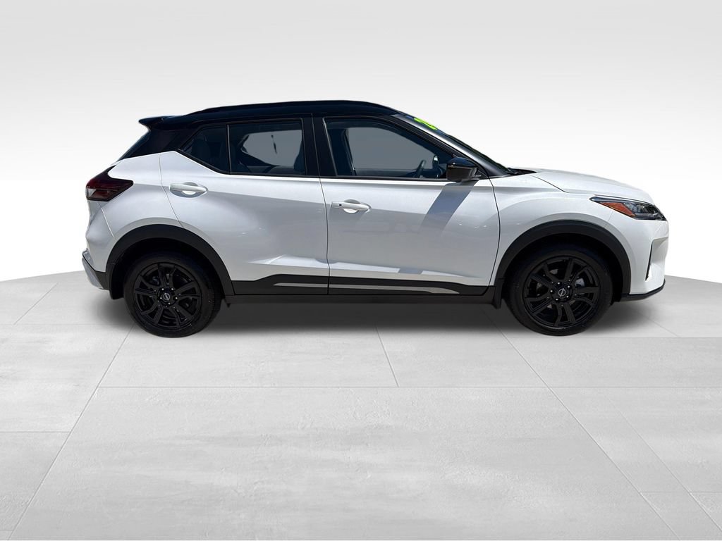 Used 2024 Nissan Kicks SR w/ SR Premium Package FWD image 9