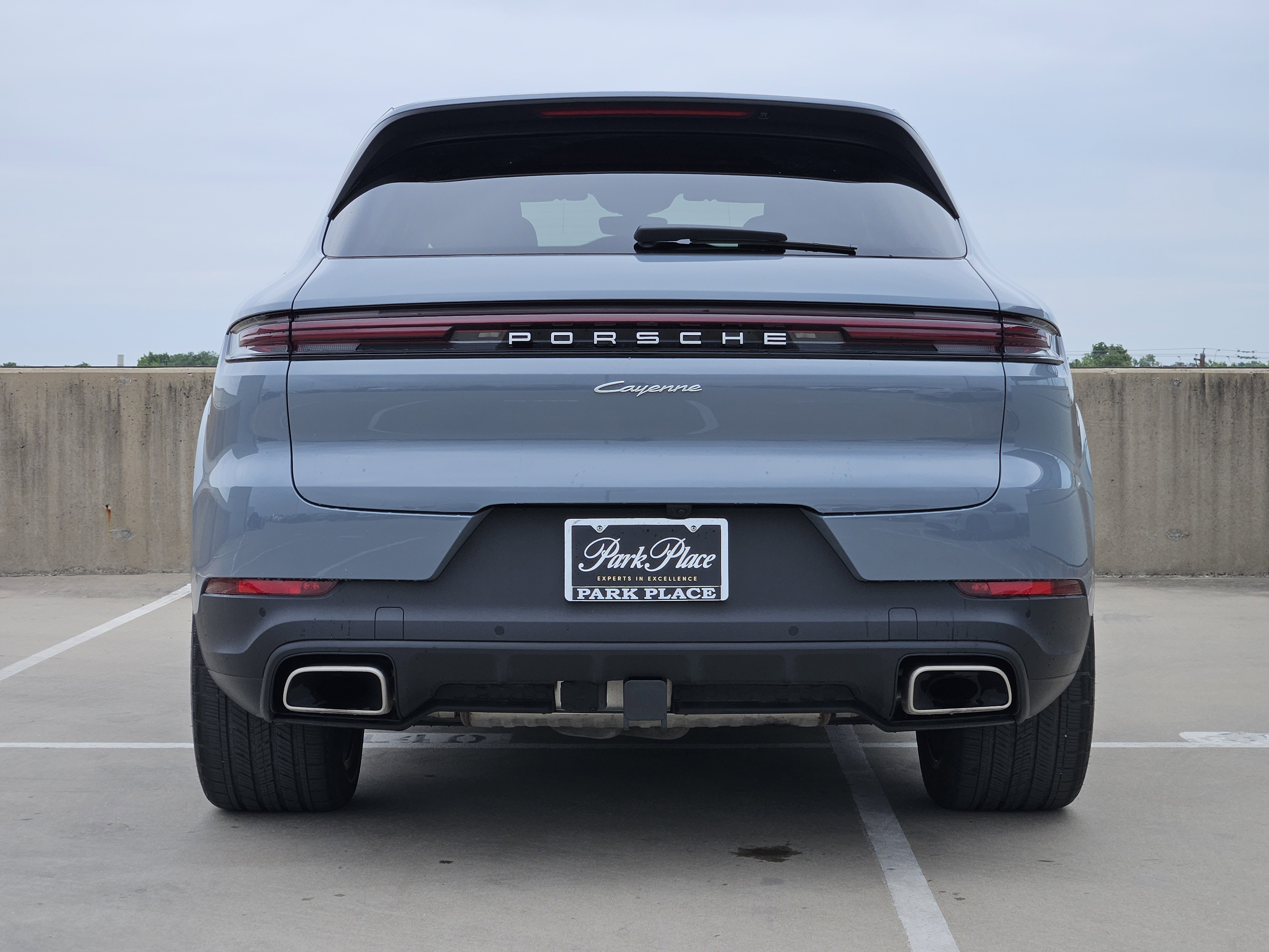 Used 2025 Porsche Cayenne AWD/4WD image 7