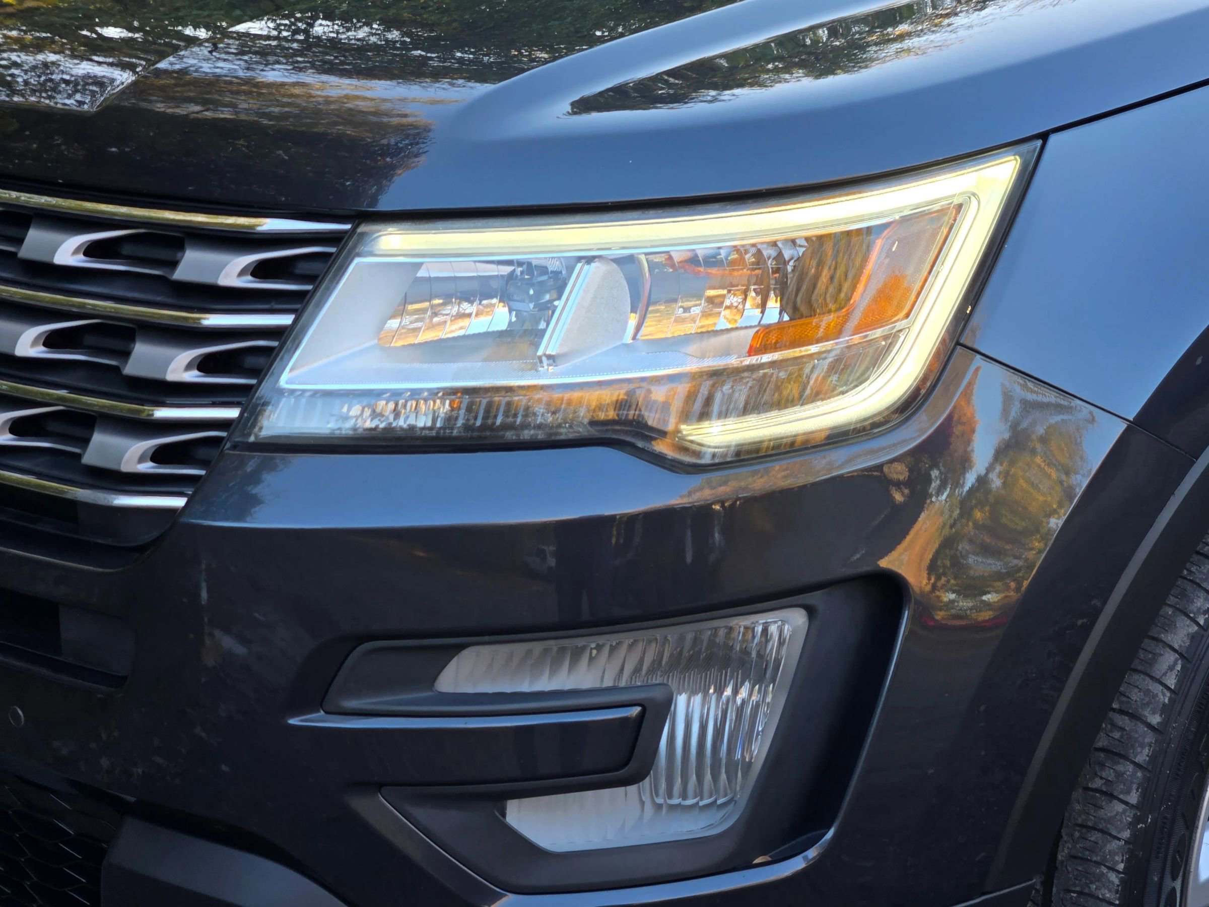 Used 2017 Ford Explorer XLT w/ Equipment Group 202A AWD/4WD image 9