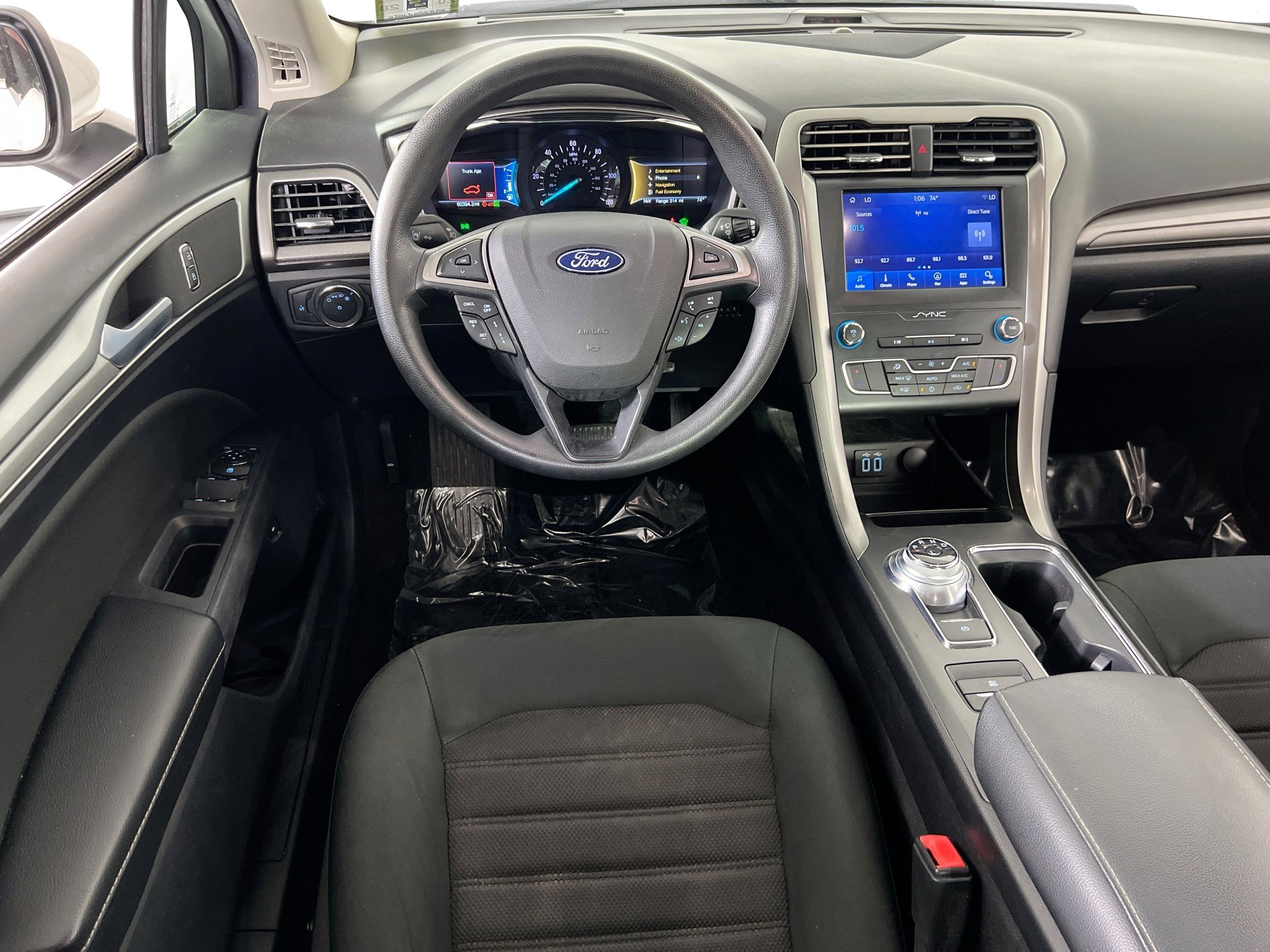 Used 2019 Ford Fusion SE FWD image 21