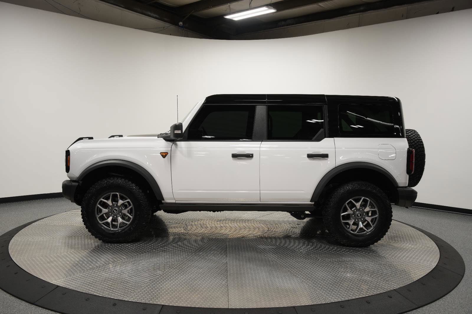 Used 2025 Ford Bronco Badlands image 5