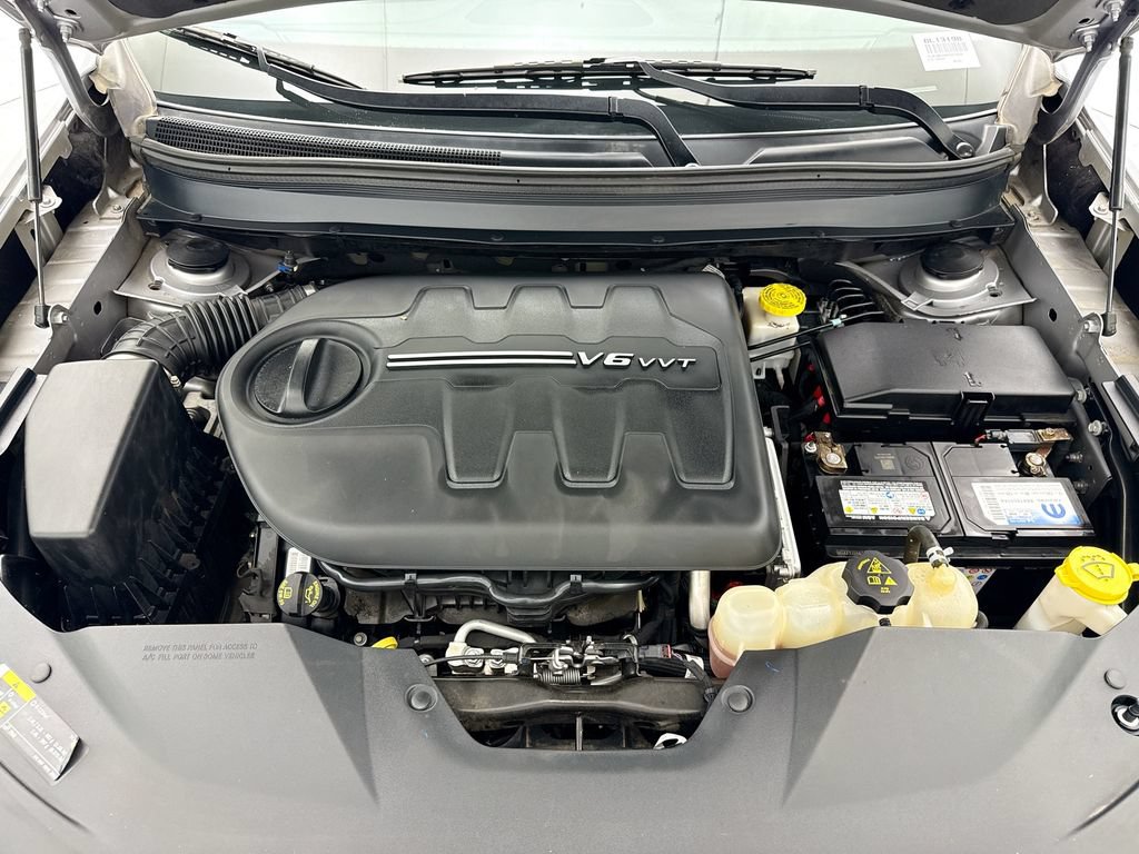 Used 2019 Jeep Cherokee Latitude Plus w/ Comfort/Convenience Group AWD/4WD image 27