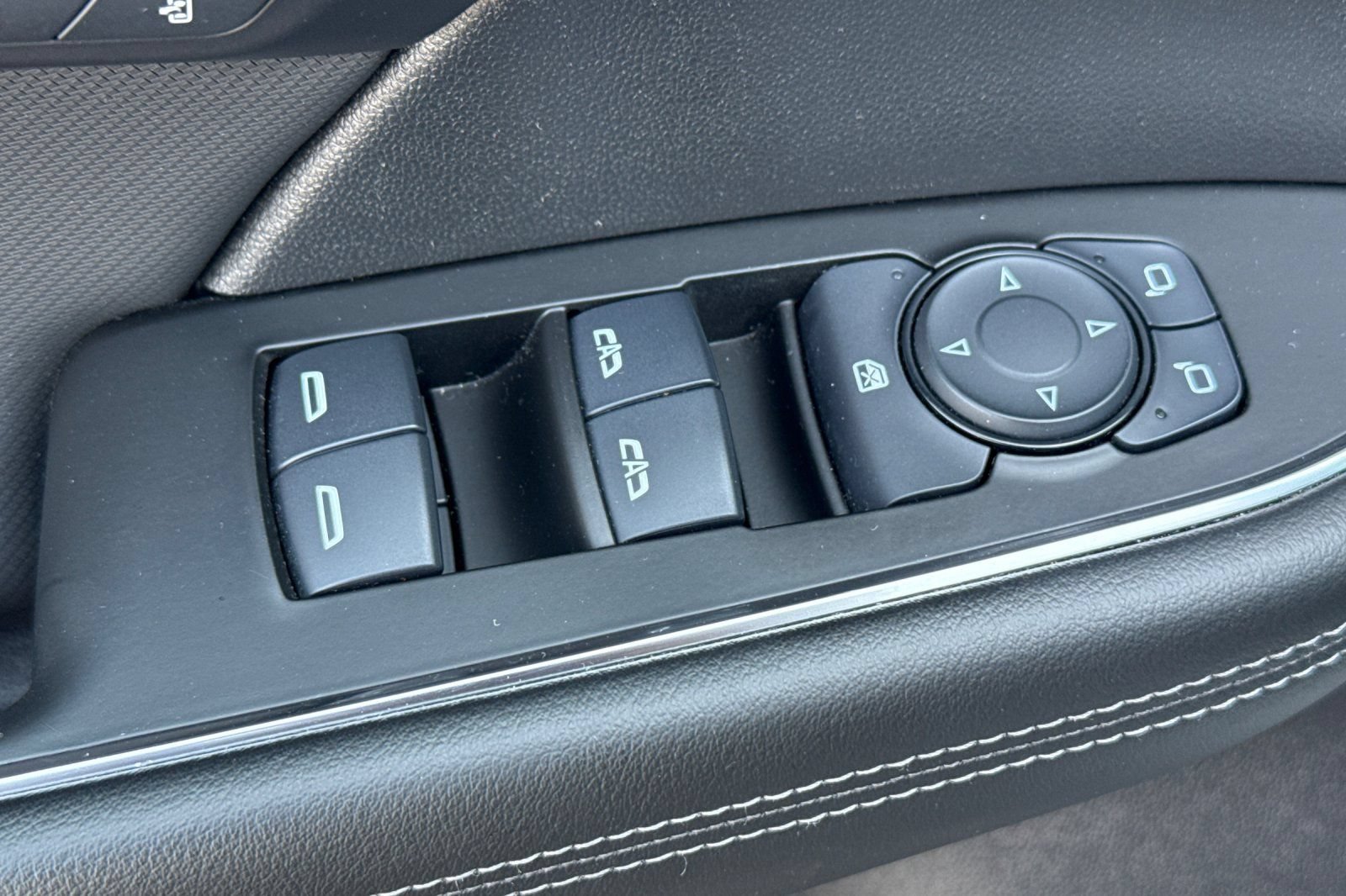 Used 2024 Buick Envision Preferred AWD/4WD image 11