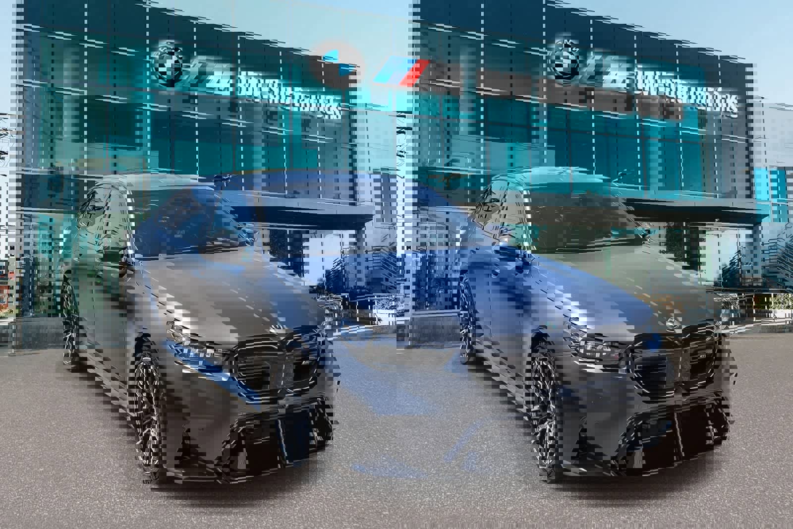 Used 2025 BMW M5 w/ Carbon Package image 3