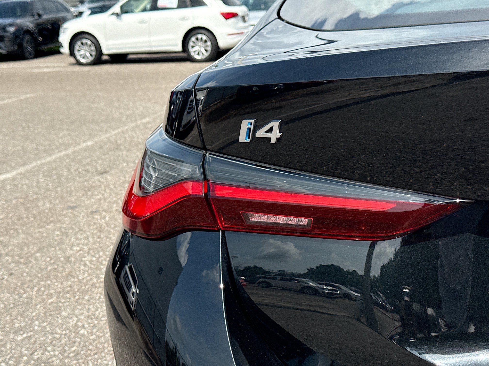 Used 2023 BMW i4 eDrive40 w/ Premium Package RWD image 10