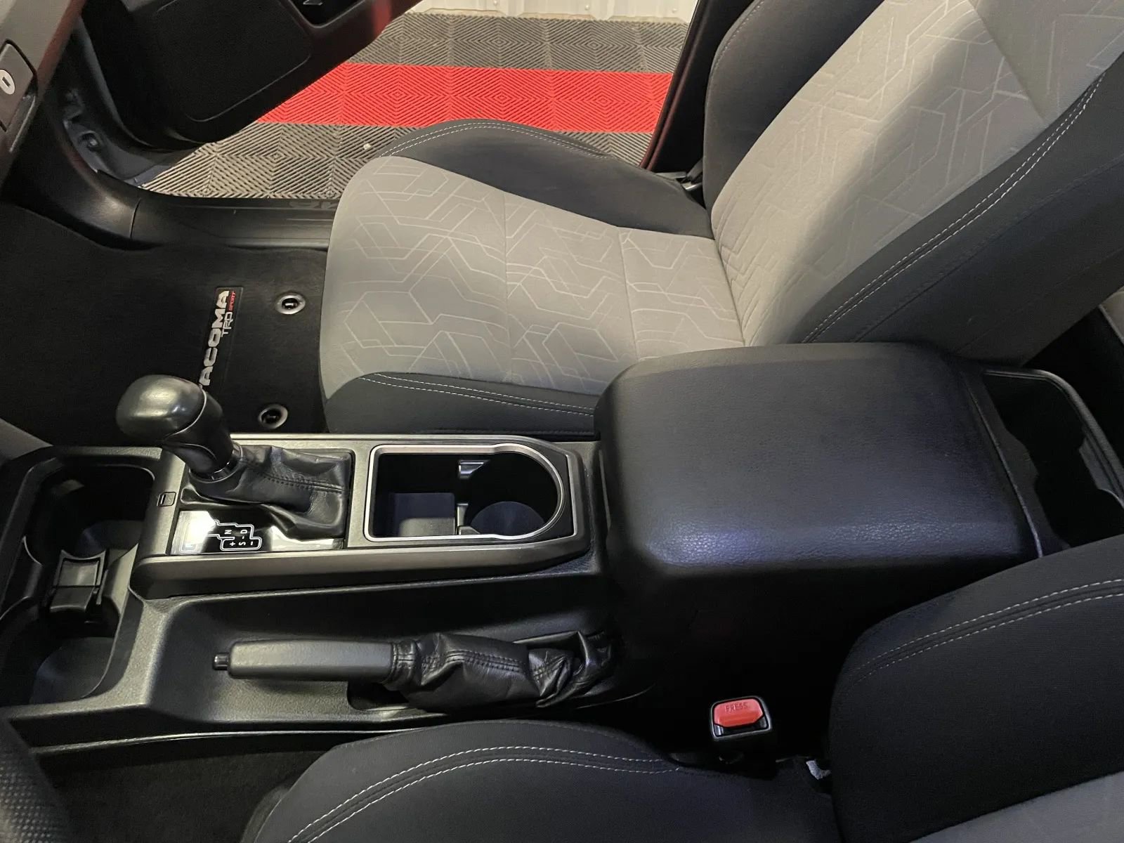 Used 2020 Toyota Tacoma TRD Sport w/ Technology Package image 35