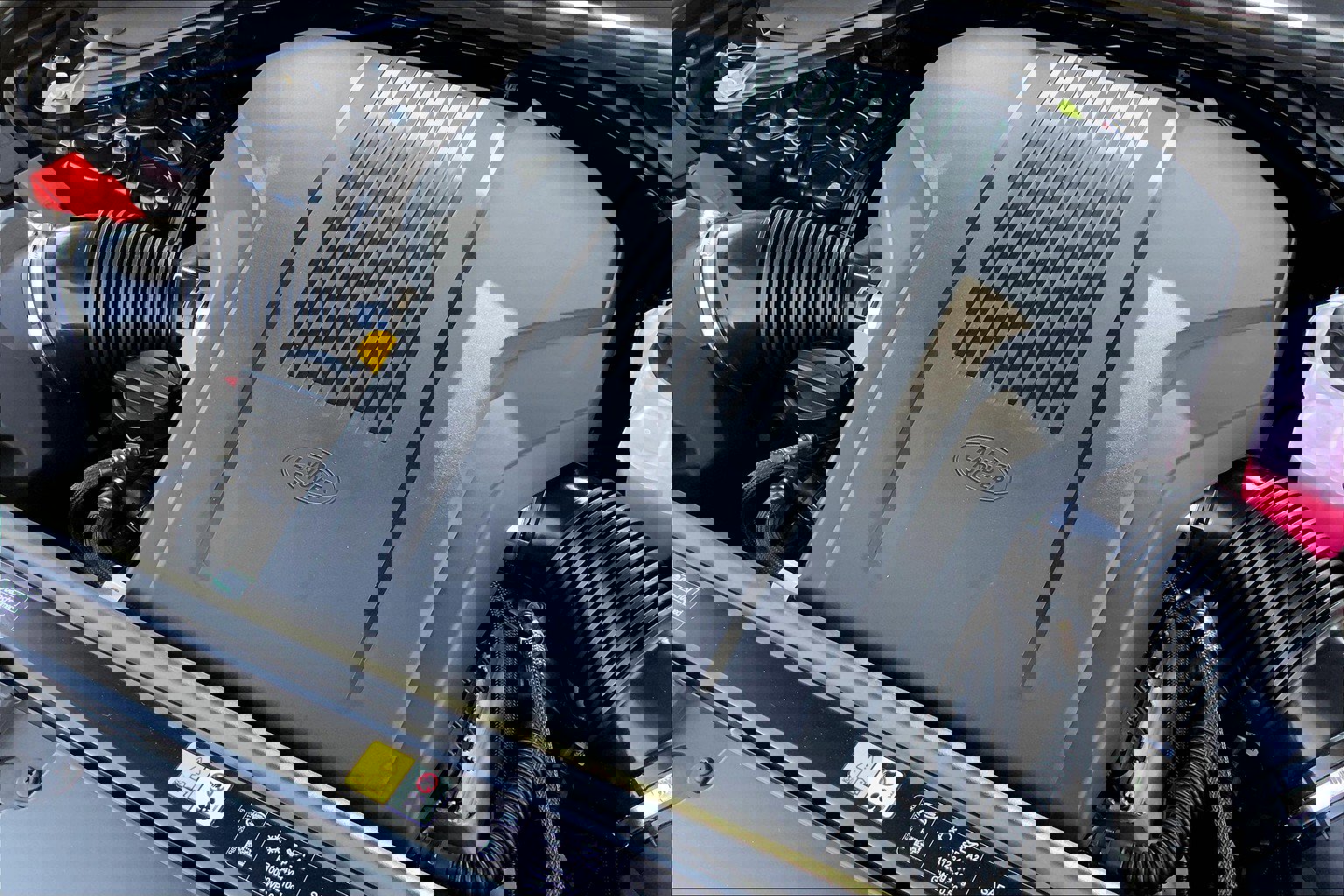 New 2025 Land Rover Range Rover Long Wheelbase SE image 15