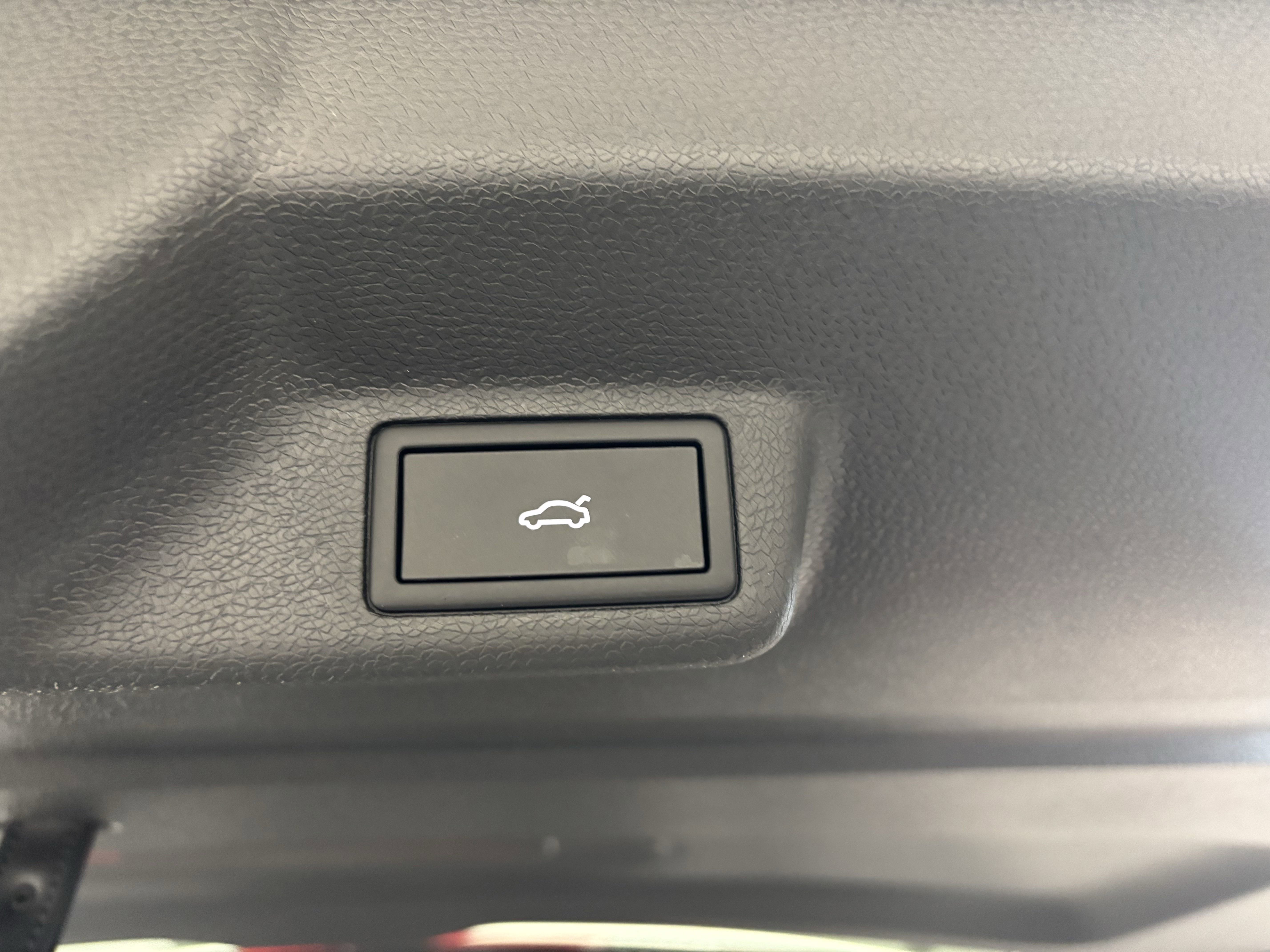 New 2025 Volkswagen ID. Buzz 1st Edition AWD/4WD image 18