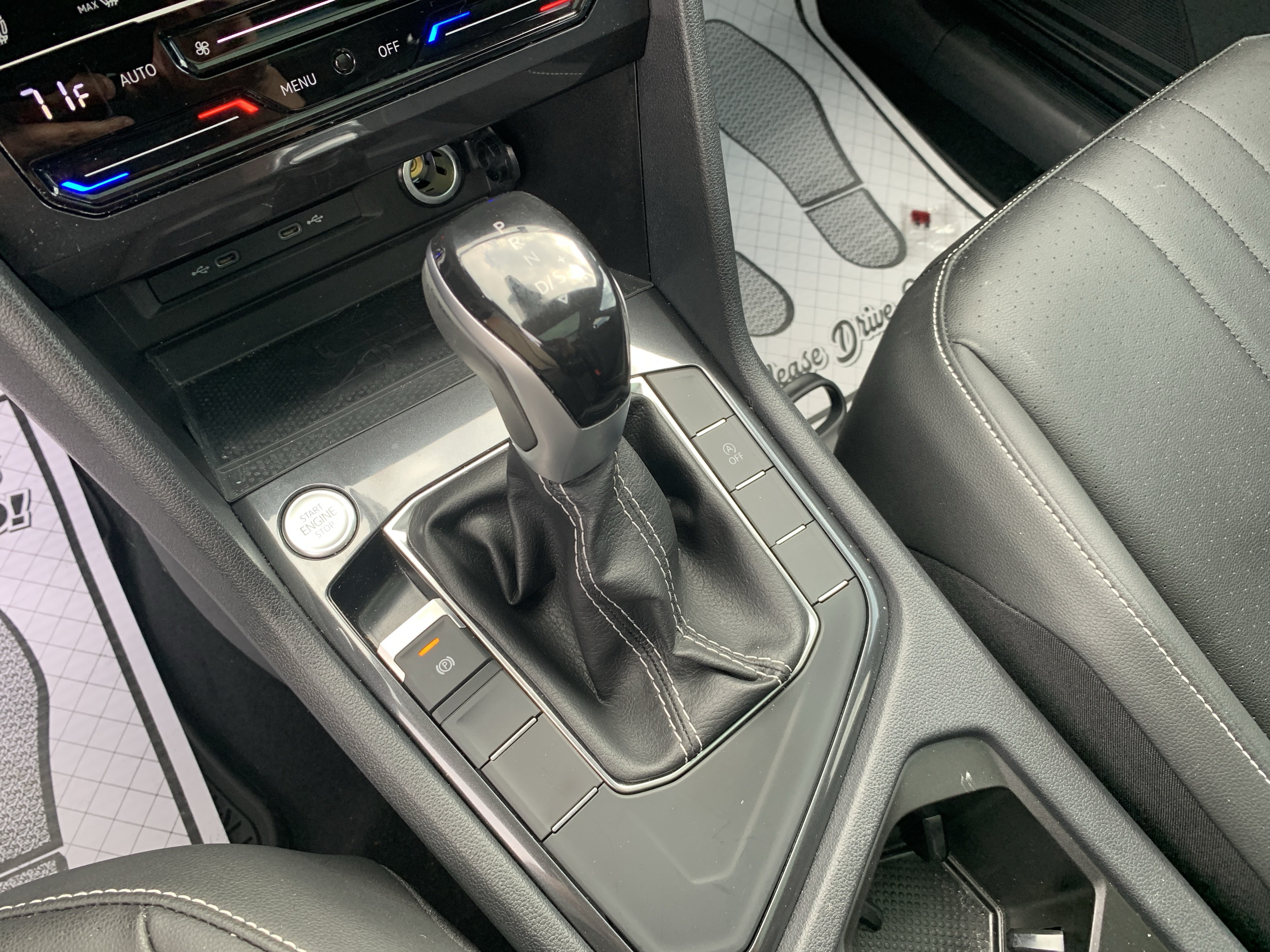 Used 2023 Volkswagen Tiguan SE w/ Panoramic Sunroof Package FWD image 23