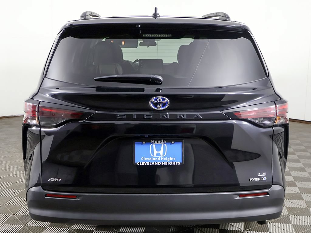 Used 2024 Toyota Sienna LE AWD/4WD image 13