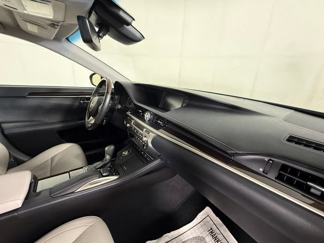 Used 2018 Lexus ES 350 w/ Luxury Package w/Wood Trim FWD image 32