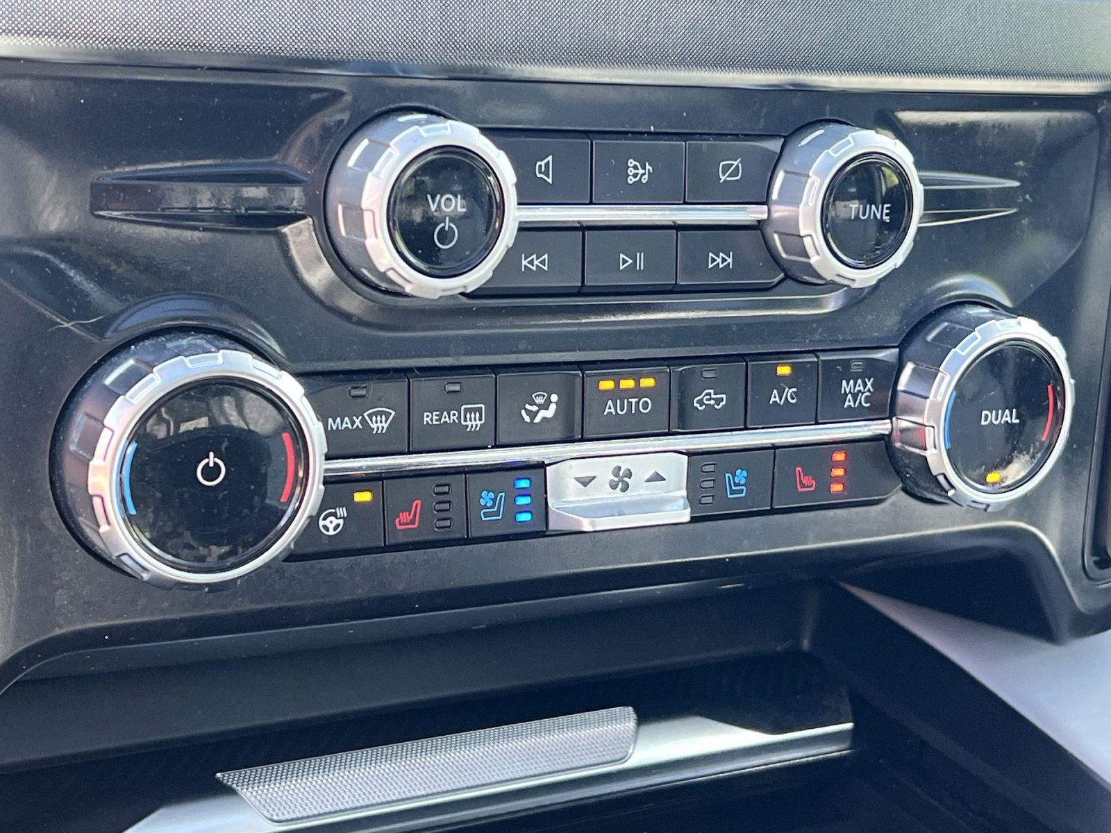 Used 2024 Ford F450 Limited w/ FX4 Off-Road Package AWD/4WD image 29