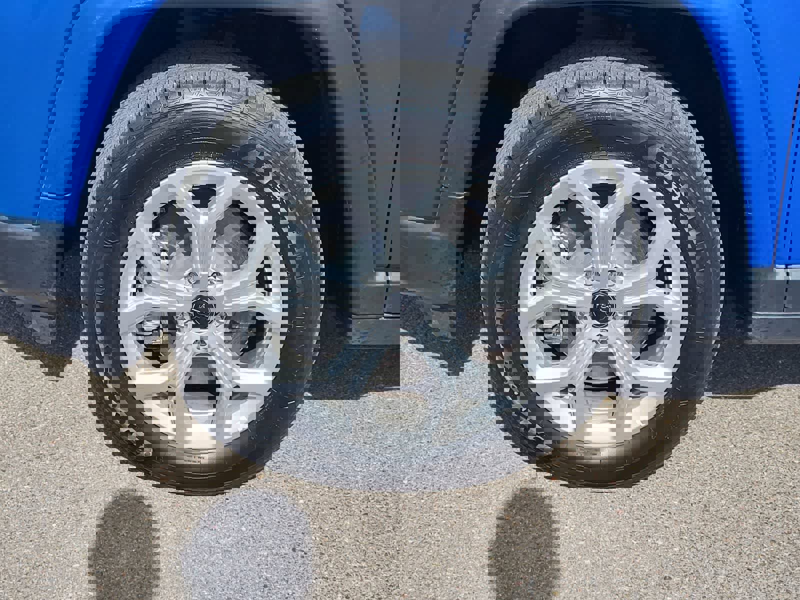 Used 2025 Jeep Compass Sport image 9