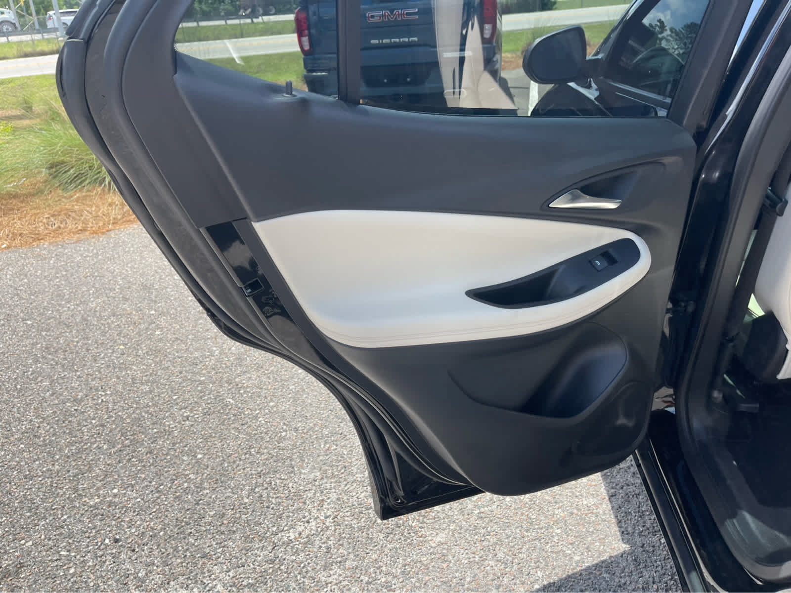 Used 2025 Buick Encore GX Avenir w/ Avenir Technology Package FWD image 19