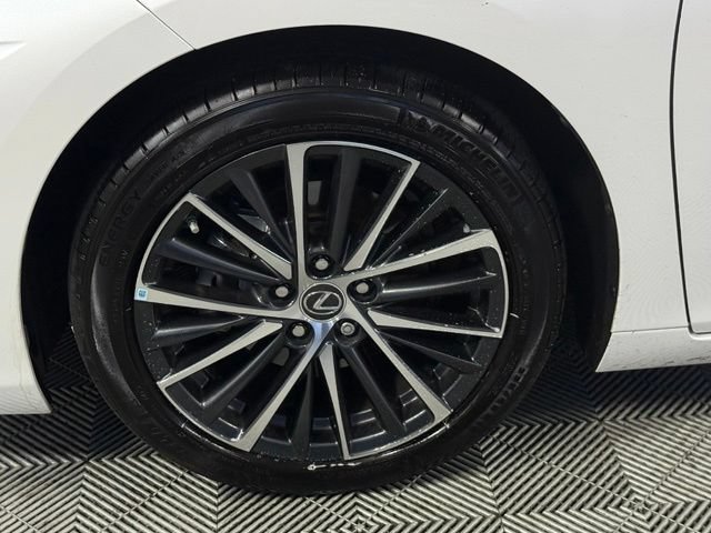 Certified 2024 Lexus ES 300h w/ Premium Package FWD image 15