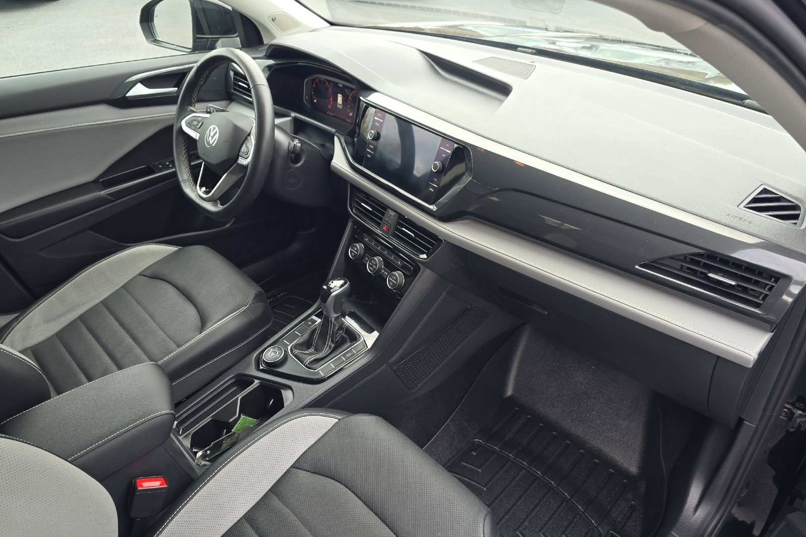 Used 2022 Volkswagen Taos SEL image 15