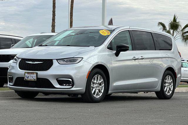 Certified 2024 Chrysler Pacifica Touring-L FWD image 12