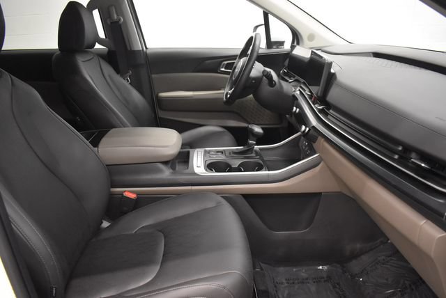 Used 2026 Kia Carnival FWD image 19