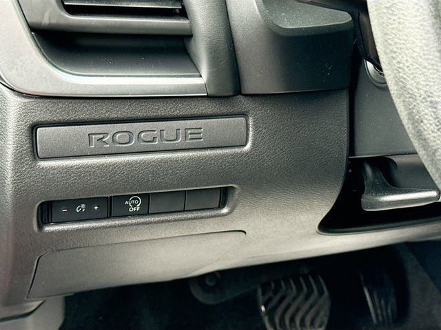 Used 2023 Nissan Rogue S image 10