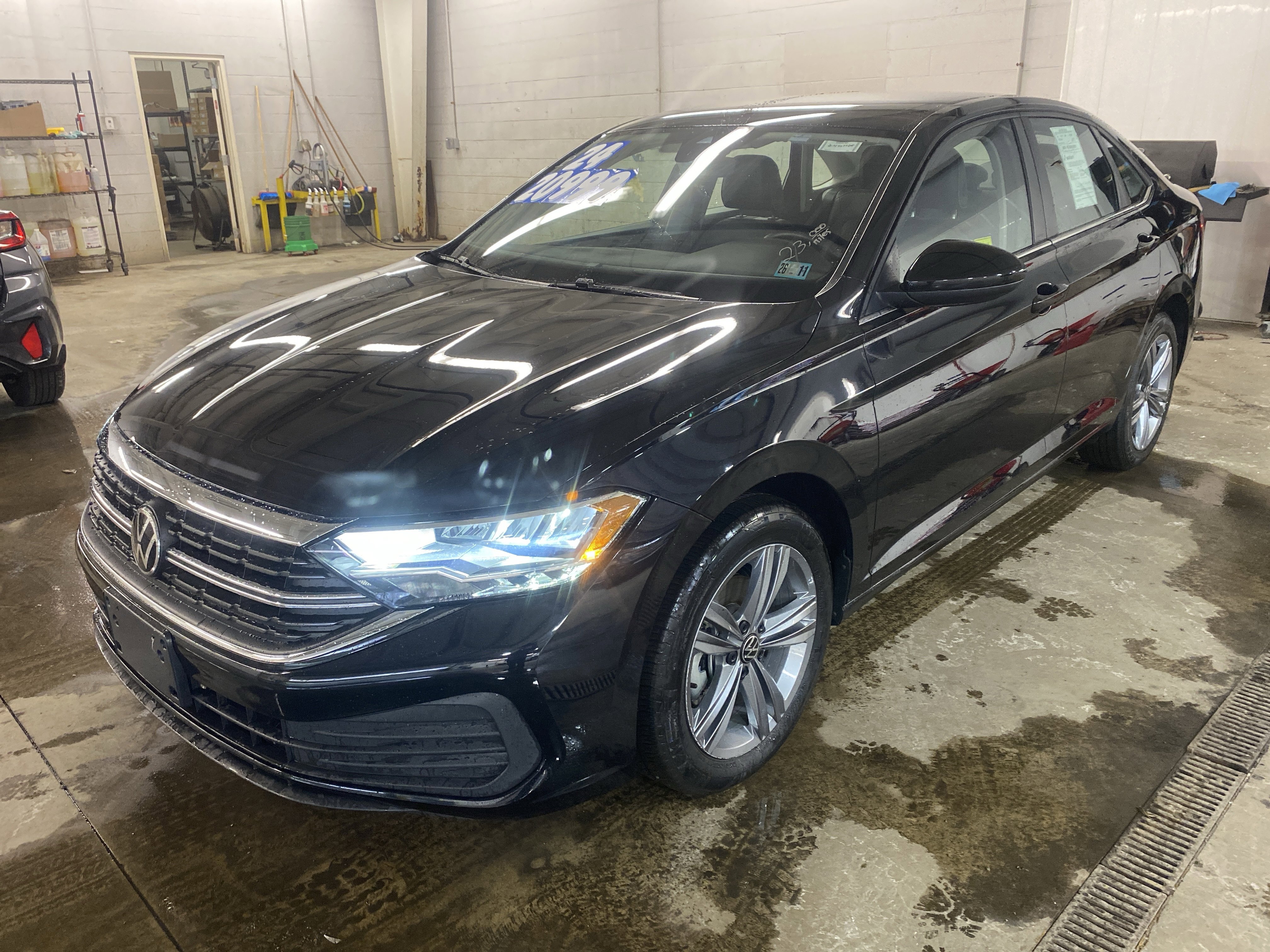 Used 2024 Volkswagen Jetta SE image 1