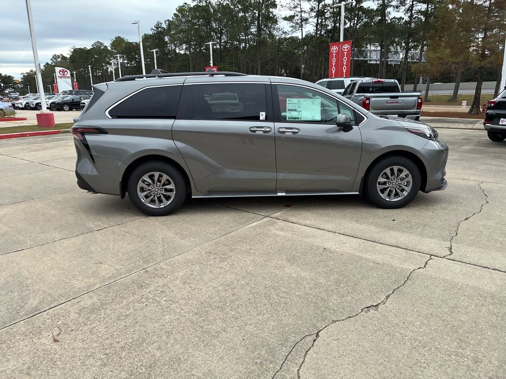 New 2026 Toyota Sienna XLE image 8