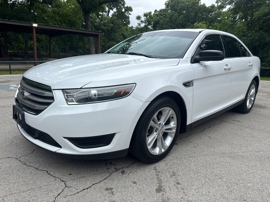 Used 2017 Ford Taurus SE FWD image 4
