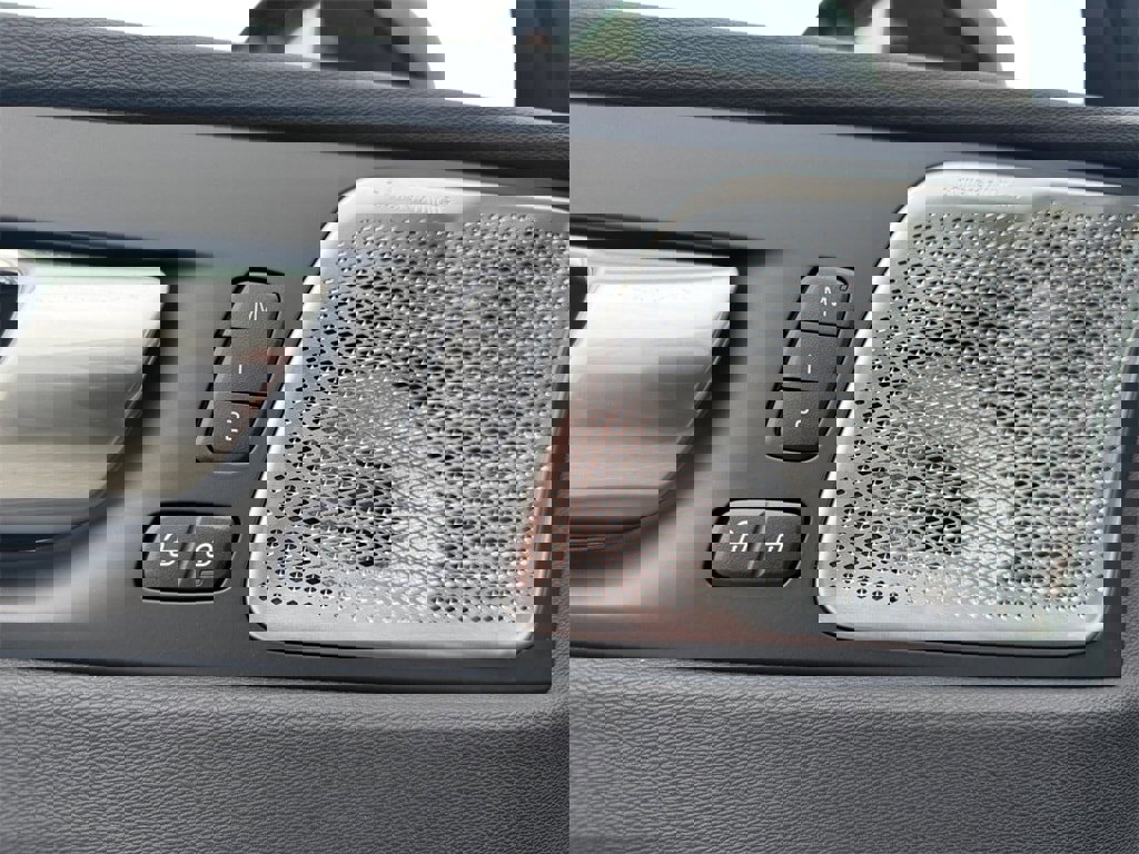 New 2026 Volvo XC60 T8 Ultra w/ Protection Package Premier image 11