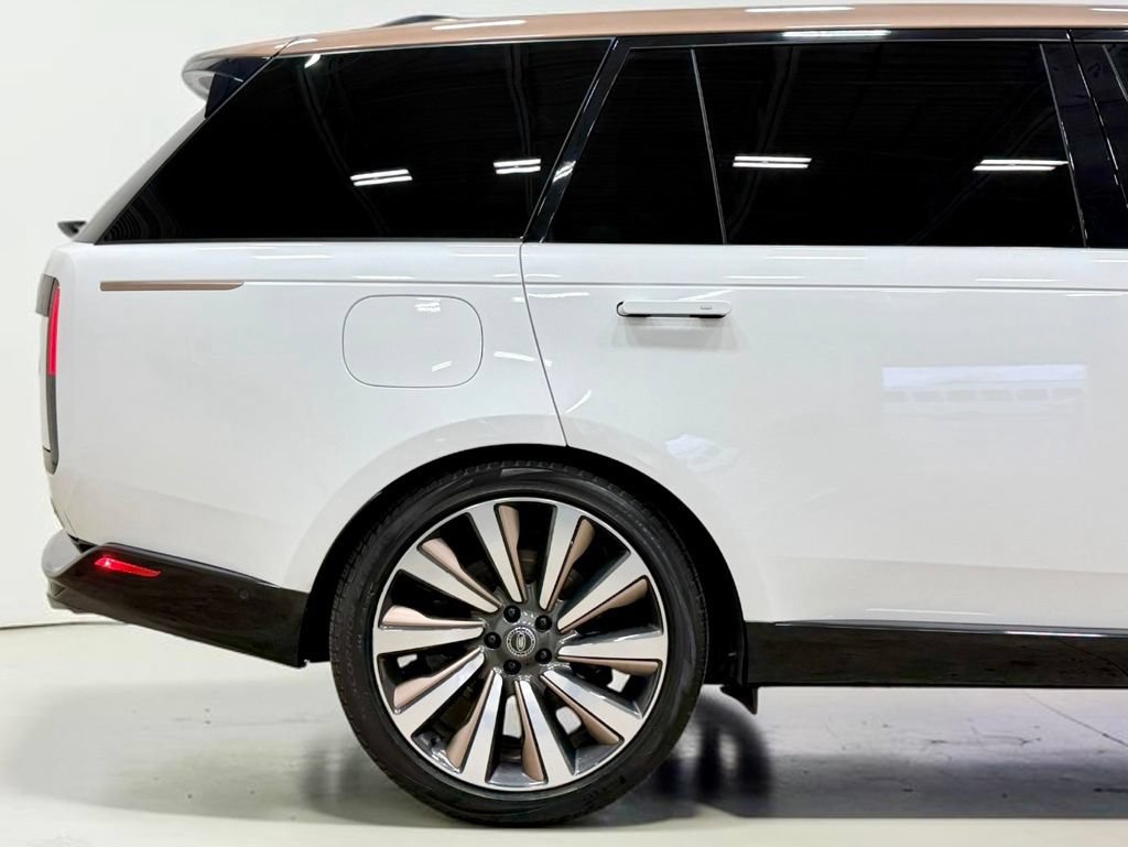 Used 2023 Land Rover Range Rover SV AWD/4WD image 22