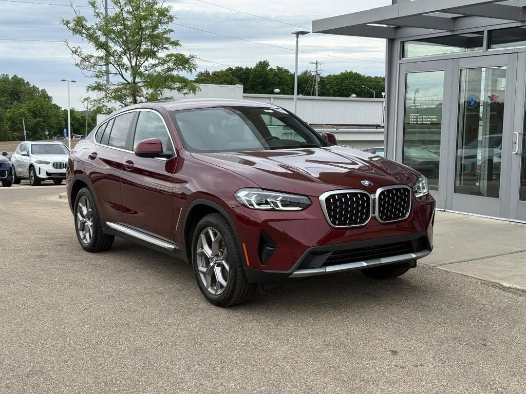 Used 2025 BMW X4 xDrive30i AWD/4WD image 1