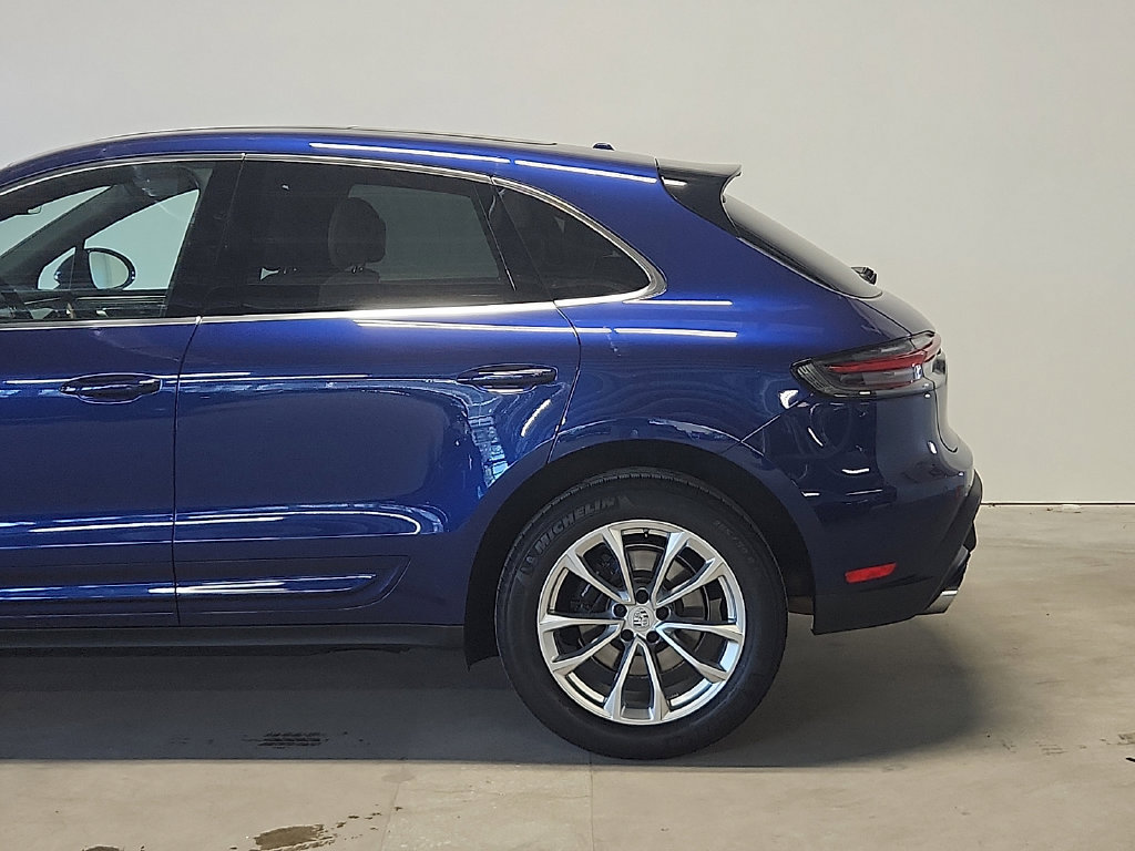 Used 2026 Porsche Macan AWD/4WD image 7