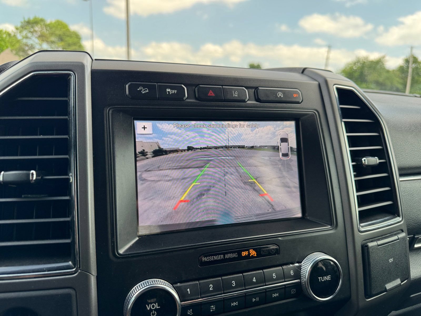Used 2019 Ford Expedition Max XLT w/ Equipment Group 202A AWD/4WD image 28