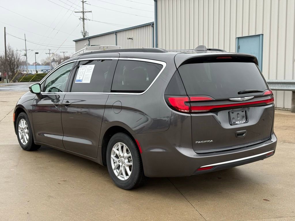 Used 2022 Chrysler Pacifica Touring-L image 5