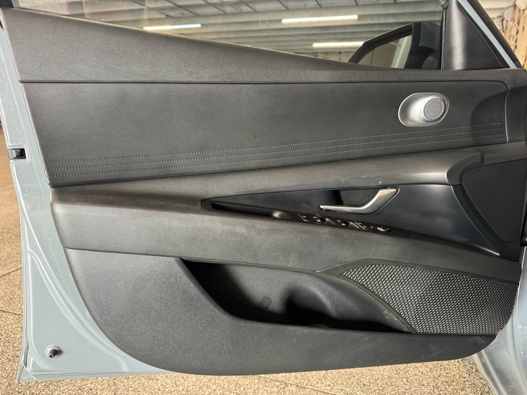 Used 2022 Hyundai Elantra SEL FWD image 15