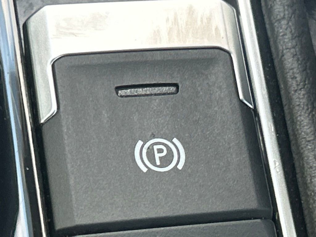 Used 2023 Volkswagen Taos SE w/ Panoramic Sunroof Package image 49