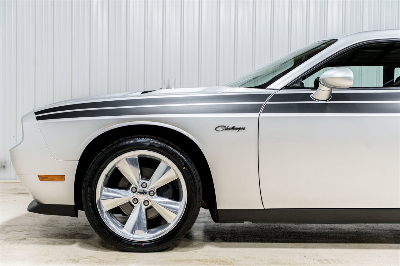 Used 2010 Dodge Challenger SE RWD image 3
