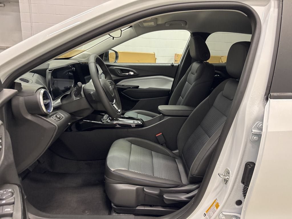 New 2026 Chevrolet Trax LT w/ Driver Confidence Package FWD image 15